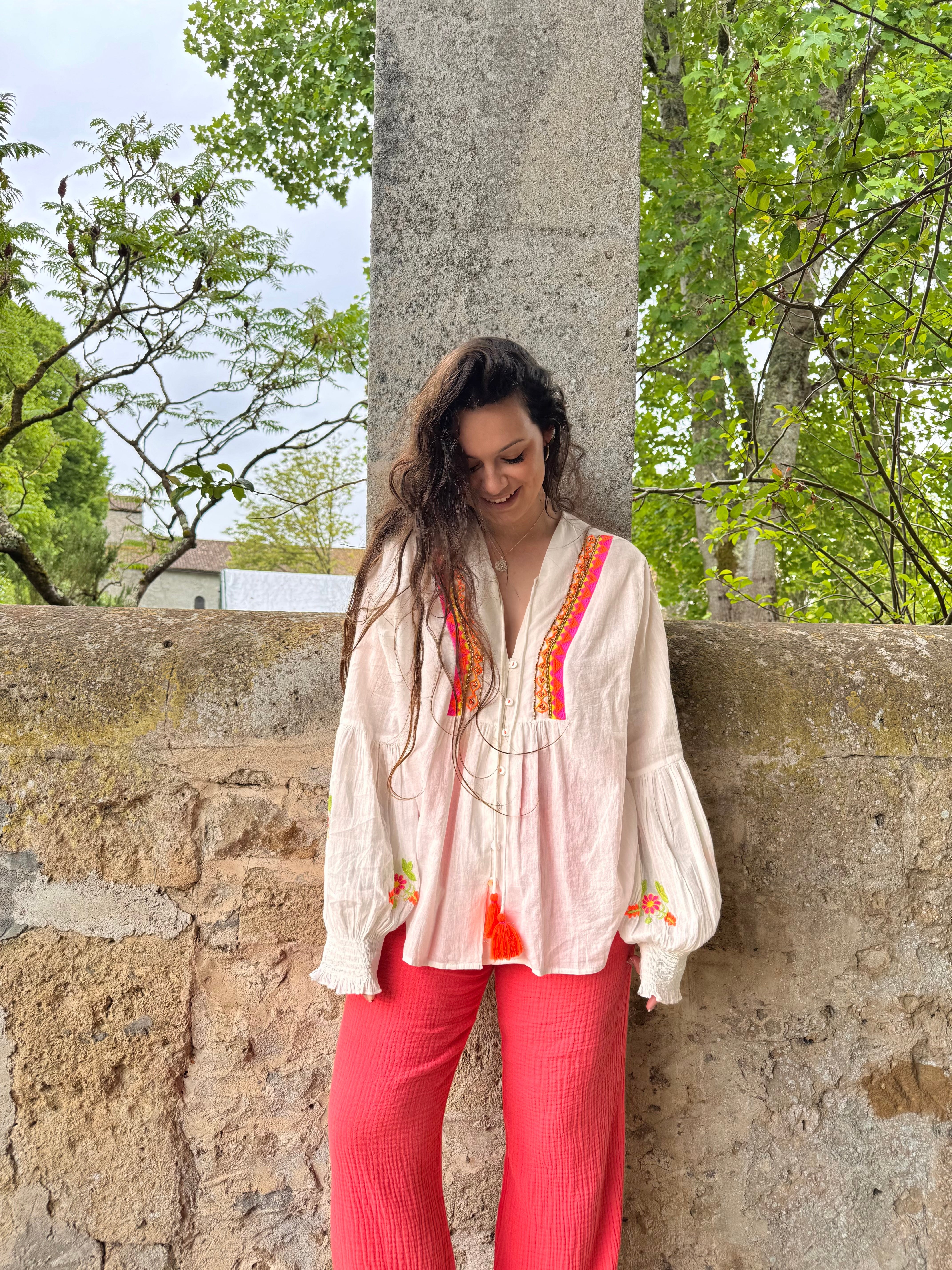 BLOUSE BOHÈME BLANCHE POMPONS