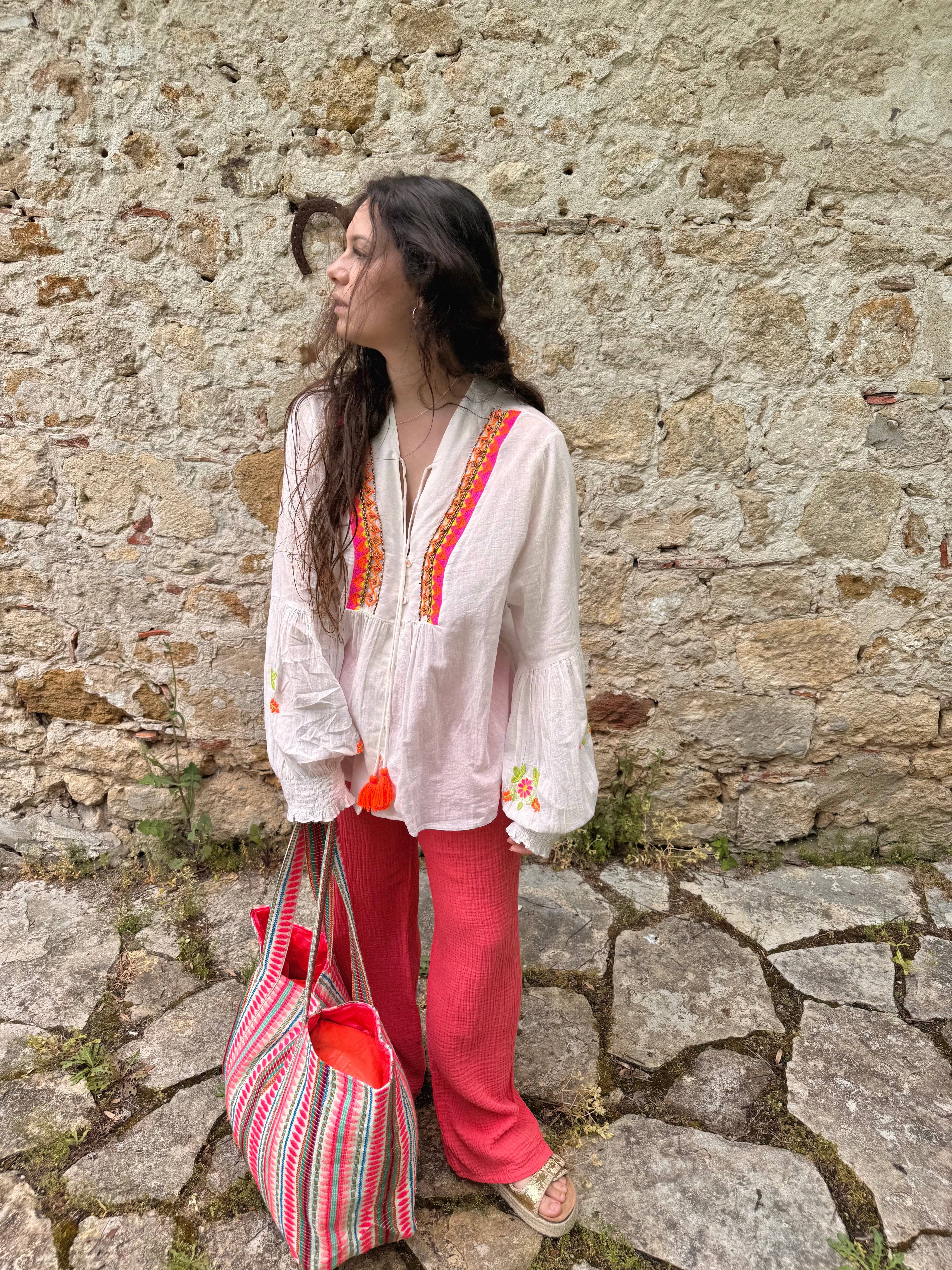 BLOUSE BOHÈME BLANCHE POMPONS