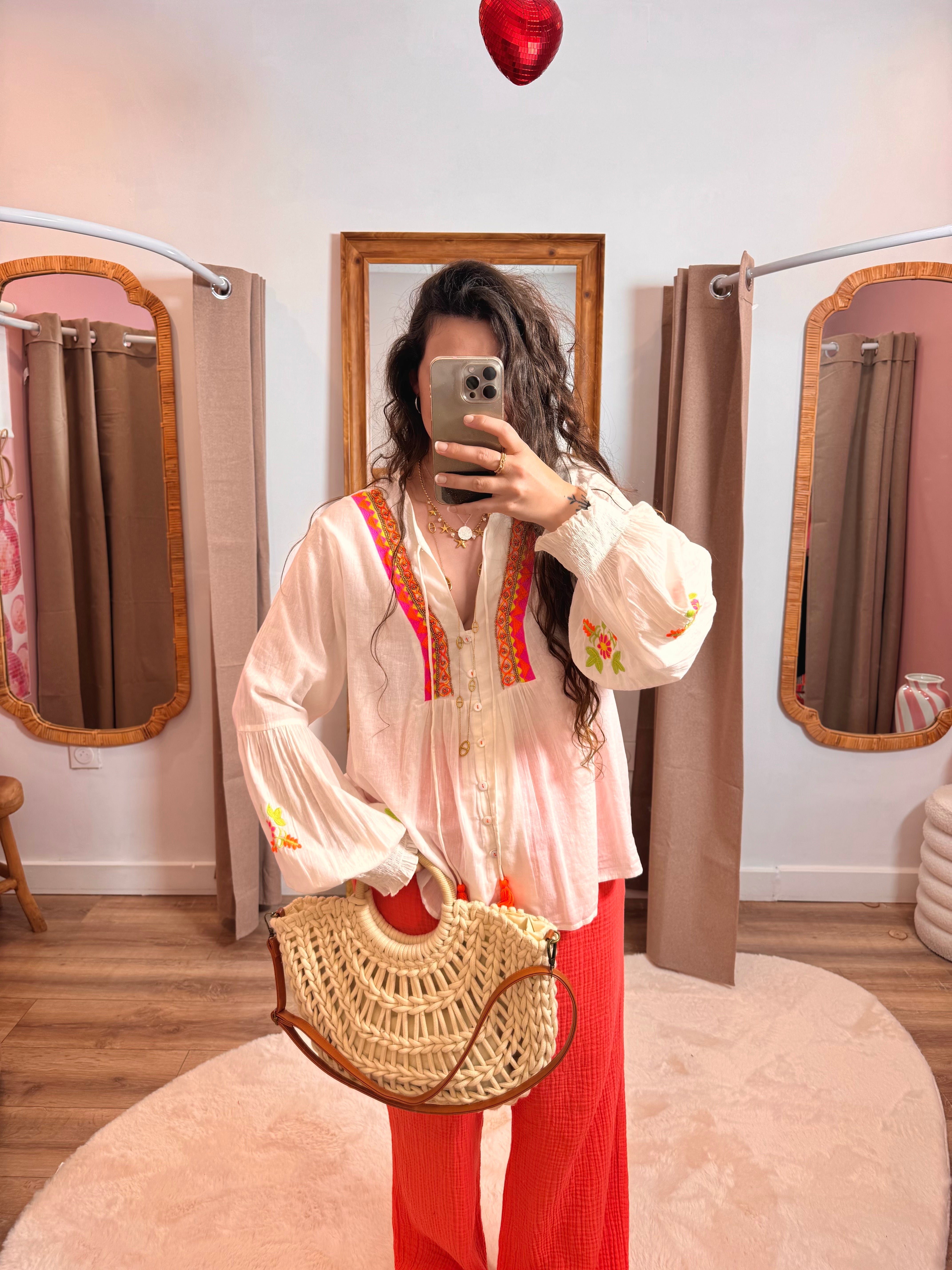 BLOUSE BOHÈME BLANCHE POMPONS